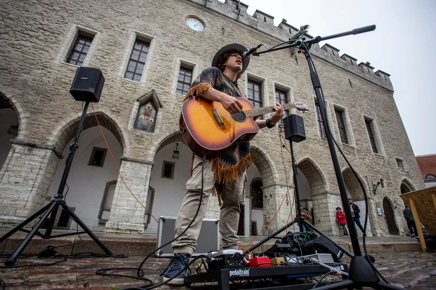 Johanthan Flack street concert at Townhall Tallinn Fringe Festival Photo Anton Serdjukov
