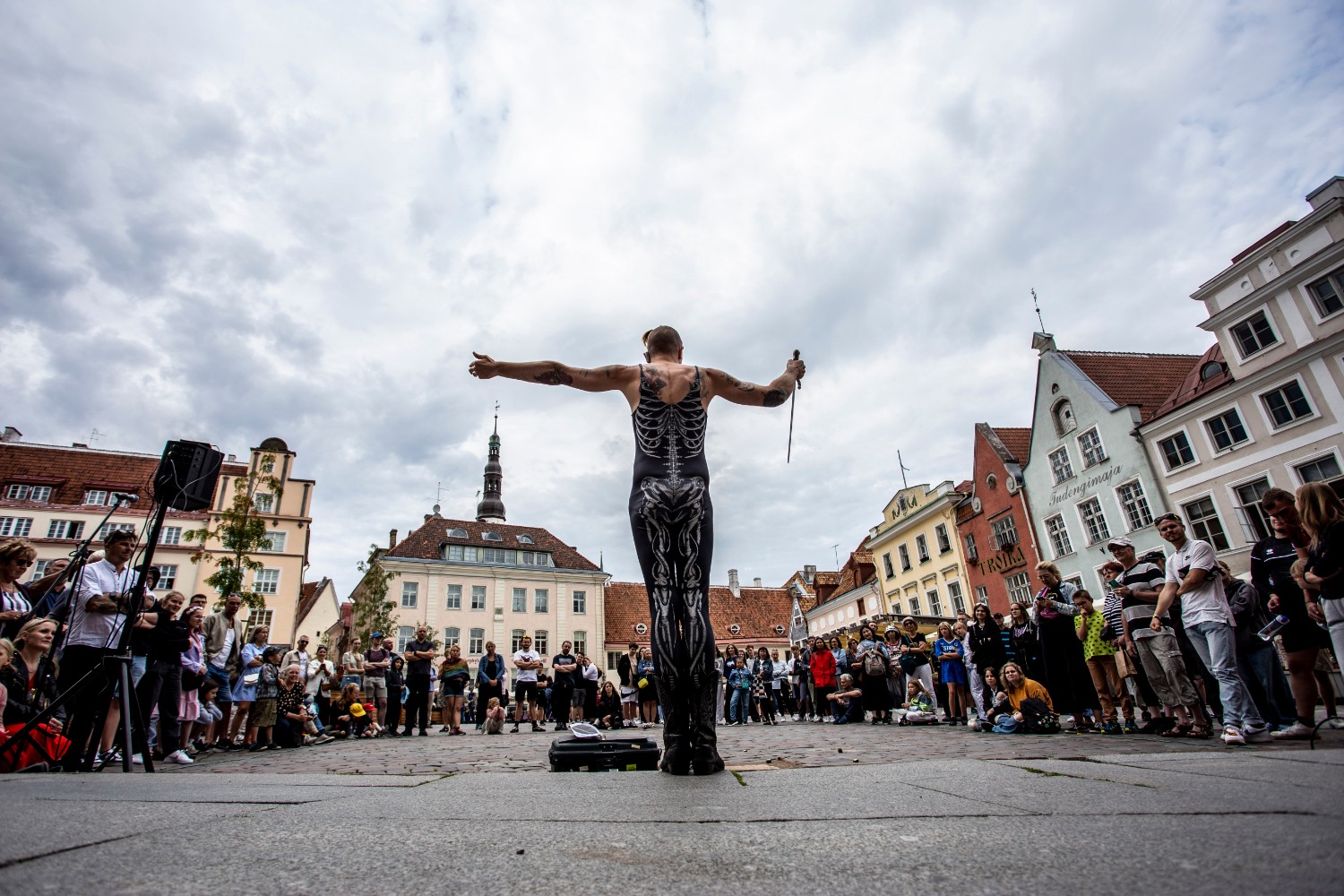 Samora Squid esinemas Tallinna Raekoja platsil